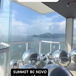 Apartamento pé na areia Balneário Camboriú! Av. Atlântica.