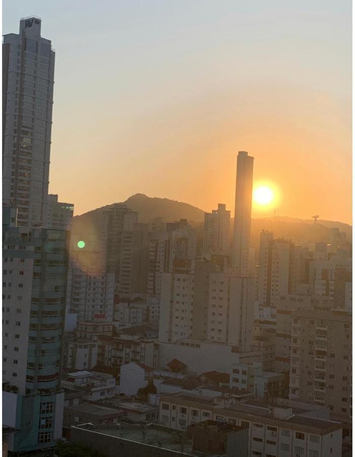 Apartamento Pé Na Areia Balneário Camboriú! Av. Atlântica. *