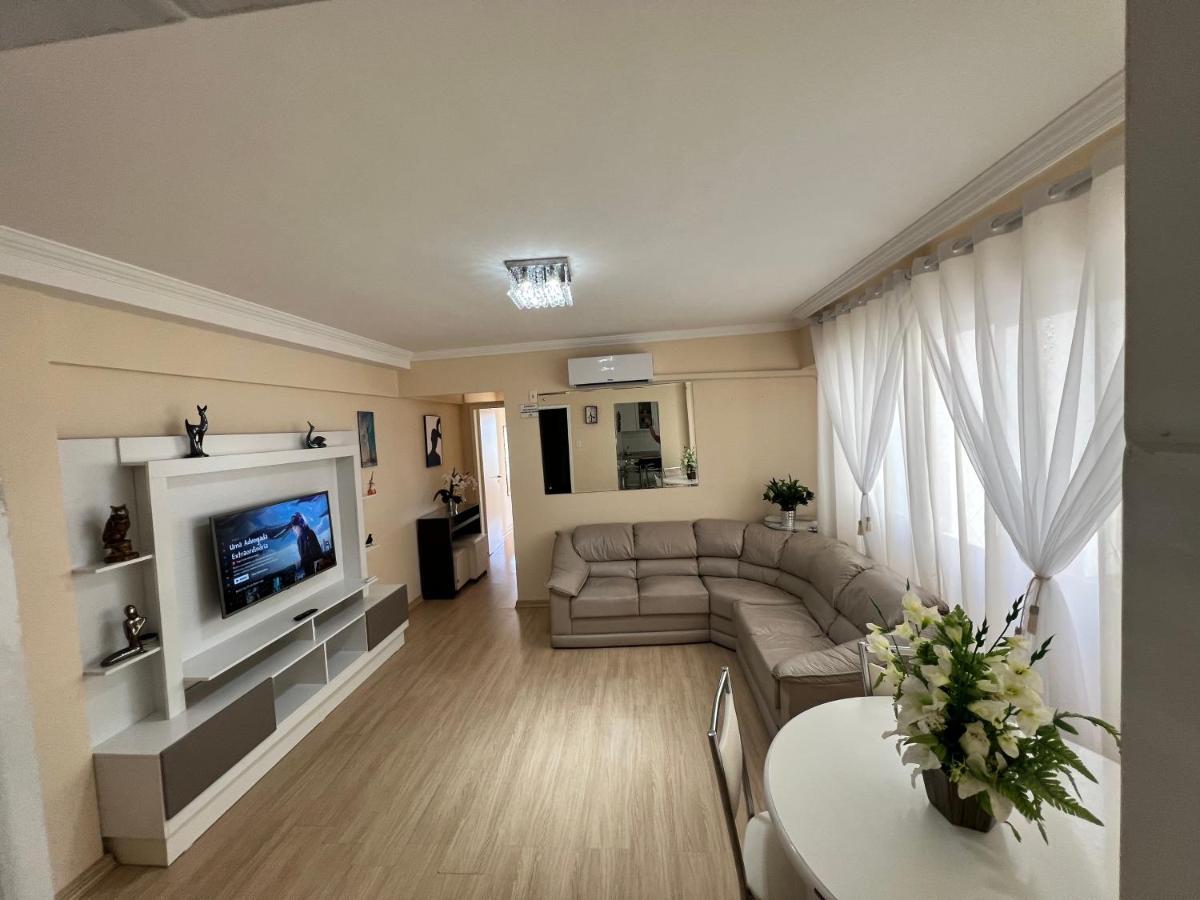 Apartamento Pé Na Areia Balneário Camboriú! Av. Atlântica. Balneário Camboriú