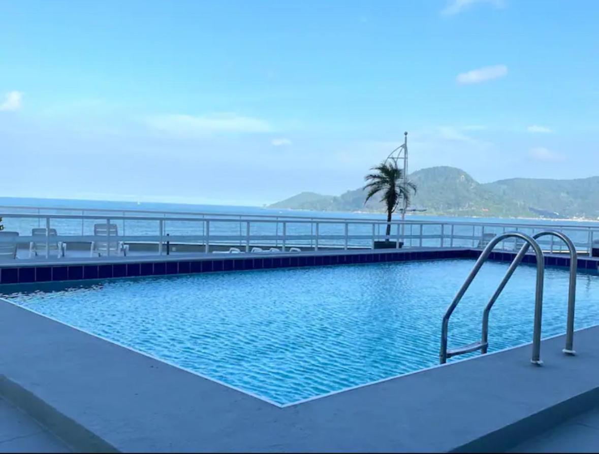 Apartamento Pé Na Areia Balneário Camboriú! Av. Atlântica. Balneário Camboriú